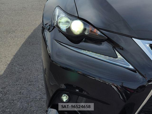 Lexus IS 2015-02 7562350-26