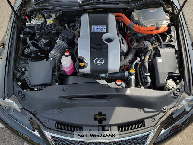 Lexus IS 2015-02 7562350-28