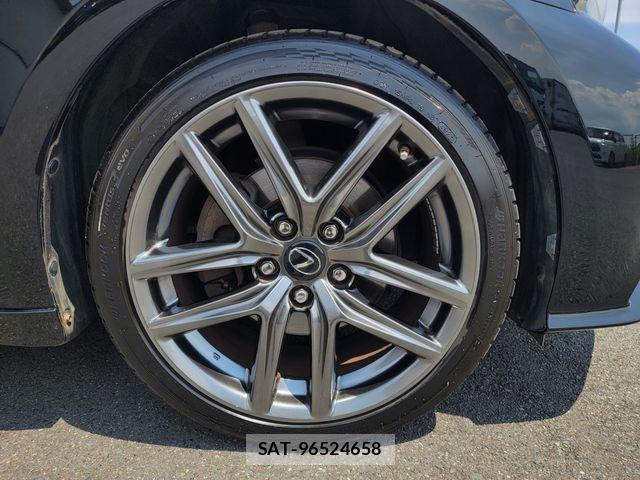 Lexus IS 2015-02 7562350-4