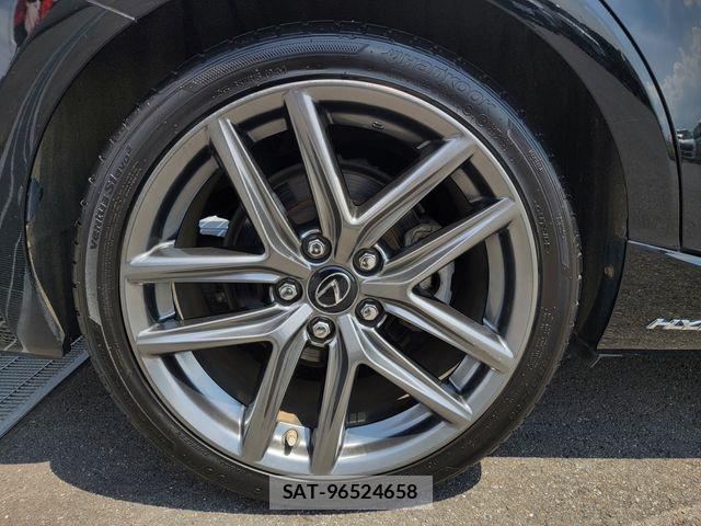 Lexus IS 2015-02 7562350-5