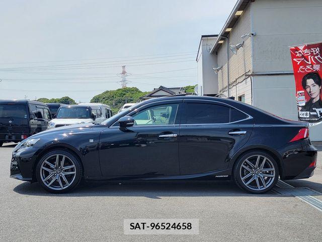 Lexus IS 2015-02 7562350-6