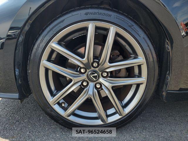 Lexus IS 2015-02 7562350-7