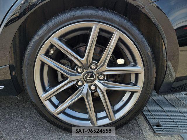 Lexus IS 2015-02 7562350-8