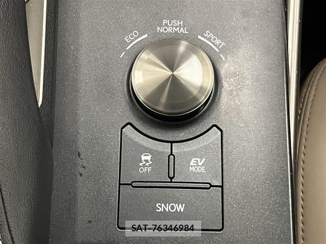 Lexus IS 2018-08 7617642-16