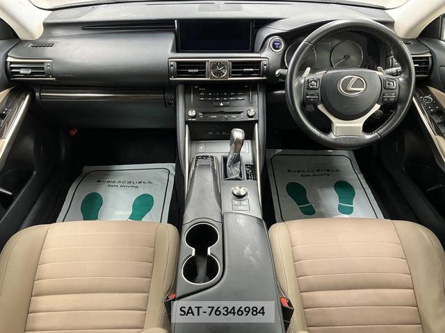 Lexus IS 2018-08 7617642-26