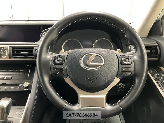 Lexus IS 2018-08 7617642-27