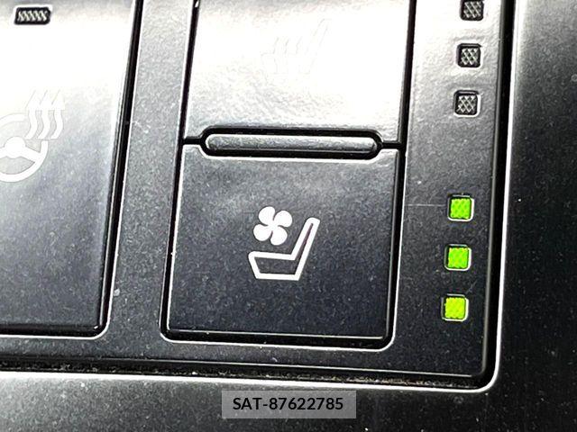 Lexus IS 2013-07 7617644-10