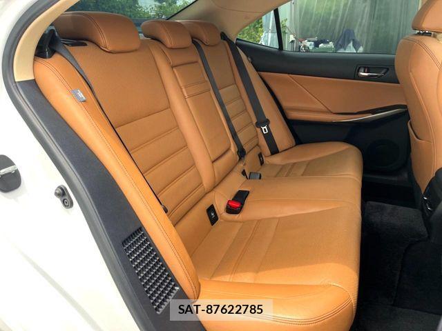 Lexus IS 2013-07 7617644-13