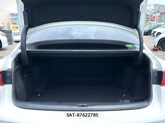Lexus IS 2013-07 7617644-14