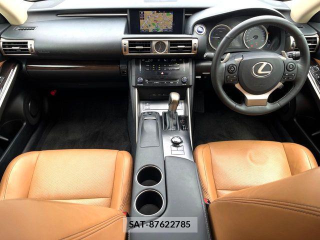 Lexus IS 2013-07 7617644-1