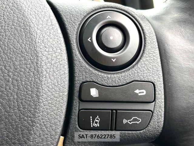 Lexus IS 2013-07 7617644-5