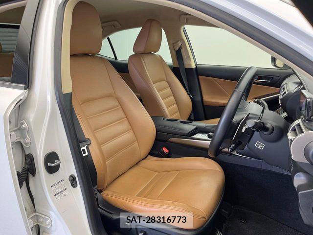 Lexus IS 2013-09 7617645-10