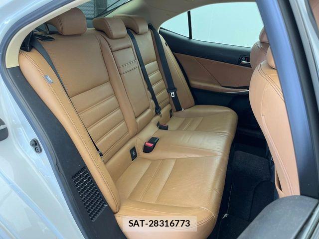 Lexus IS 2013-09 7617645-11