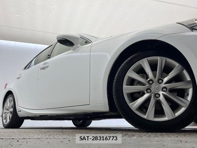 Lexus IS 2013-09 7617645-12