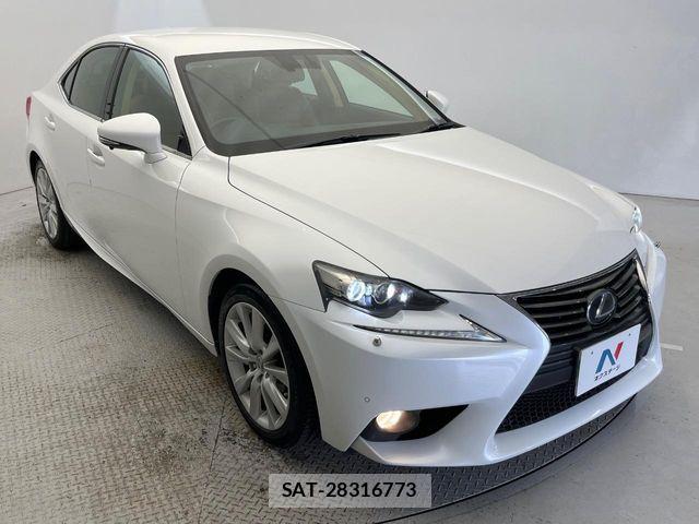 Lexus IS 2013-09 7617645-16