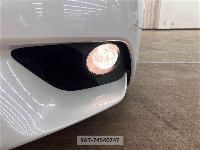 Lexus IS 2013-11 7617648-12