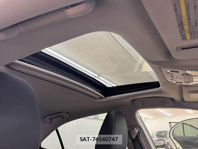 Lexus IS 2013-11 7617648-3