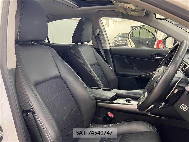 Lexus IS 2013-11 7617648-7