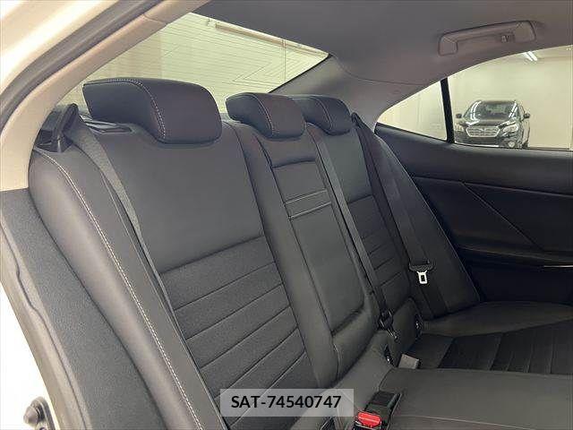 Lexus IS 2013-11 7617648-8