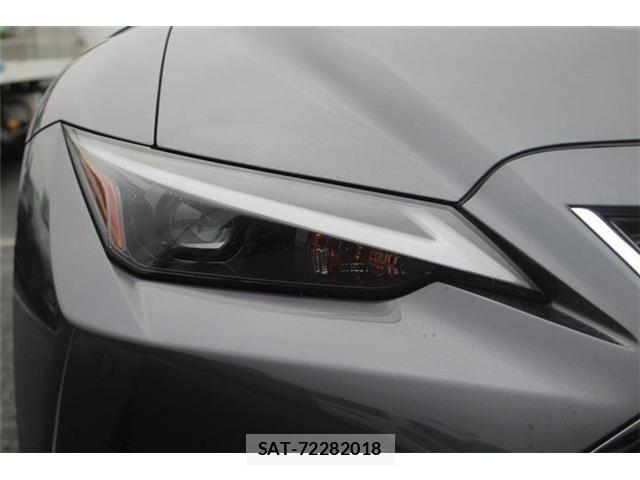 Lexus IS 2021-01 7725051-24