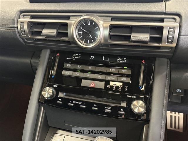 Lexus IS 2021-11 7725046-10
