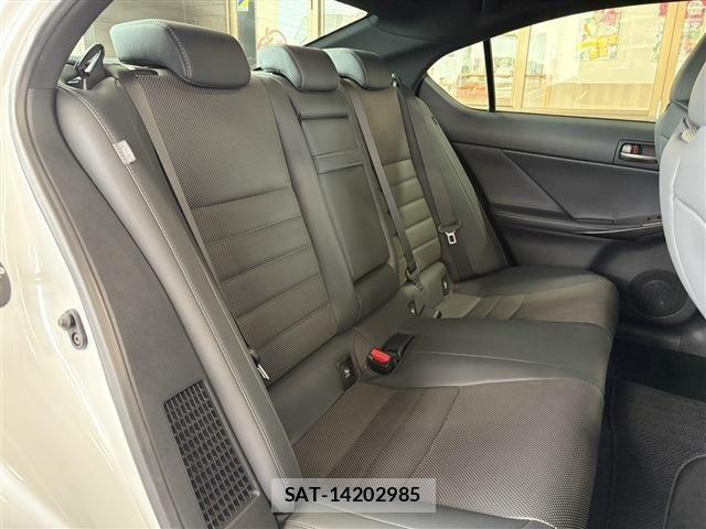 Lexus IS 2021-11 7725046-14