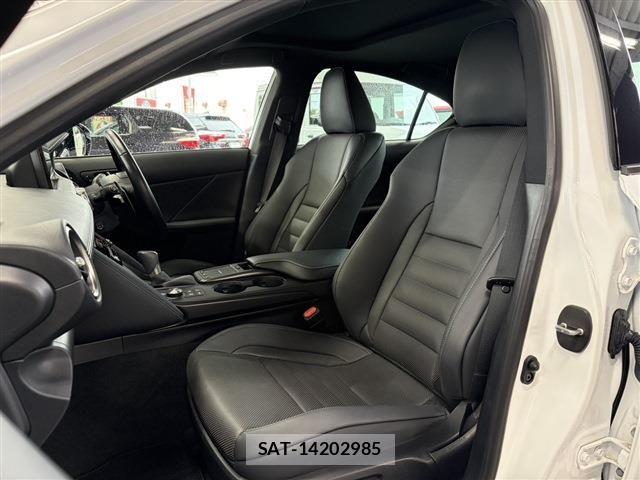 Lexus IS 2021-11 7725046-16