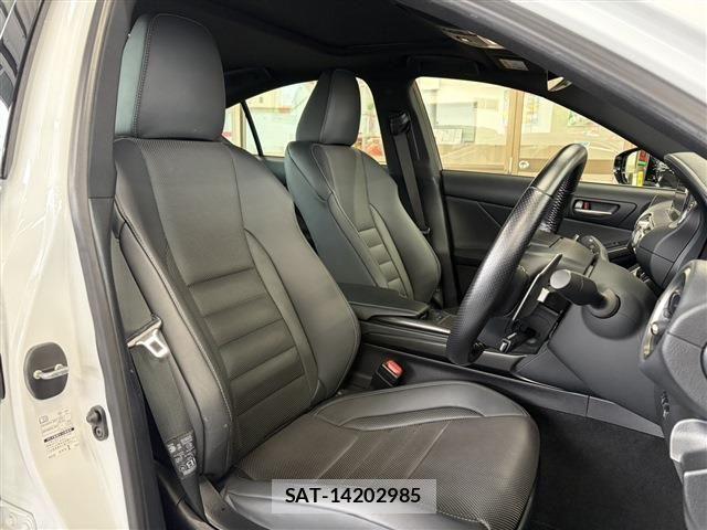 Lexus IS 2021-11 7725046-5
