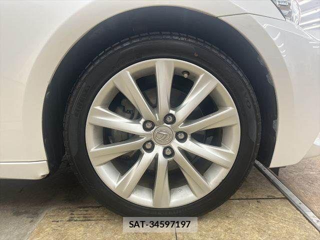 Lexus IS 2013-11 7725060-26