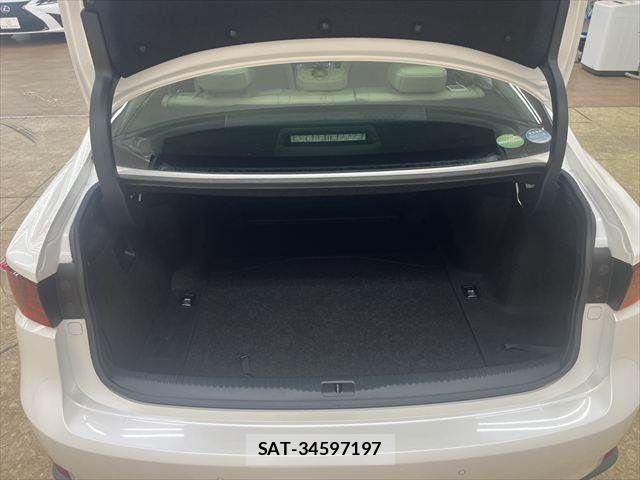 Lexus IS 2013-11 7725060-8