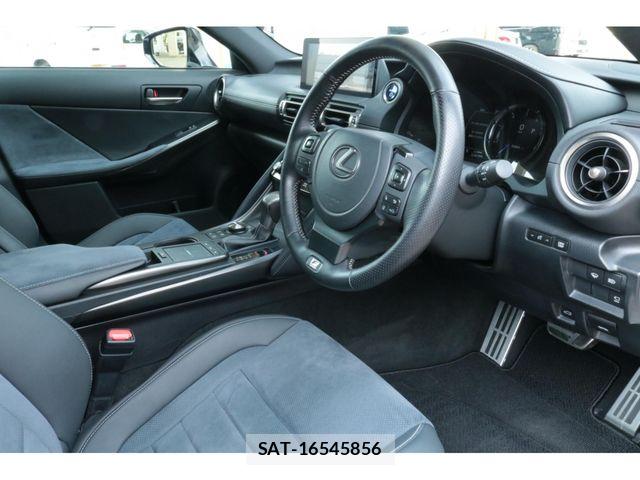 Lexus IS 2022-07 7725045-15