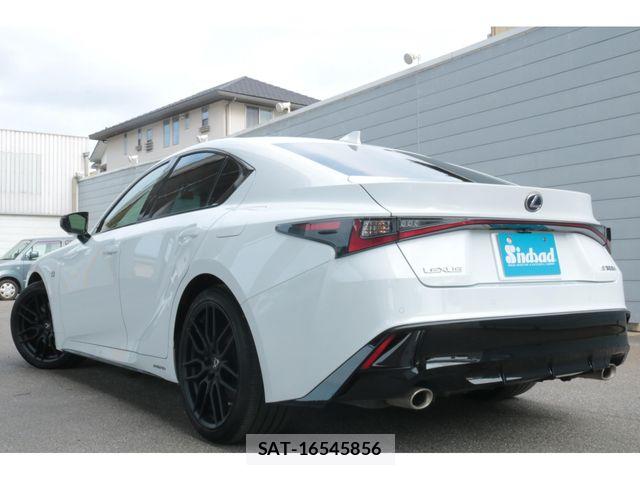 Lexus IS 2022-07 7725045-1