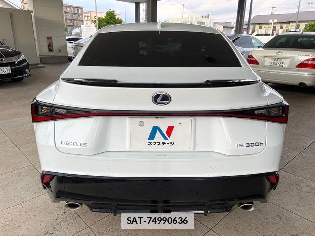 Lexus IS 2021-08 7725047-11