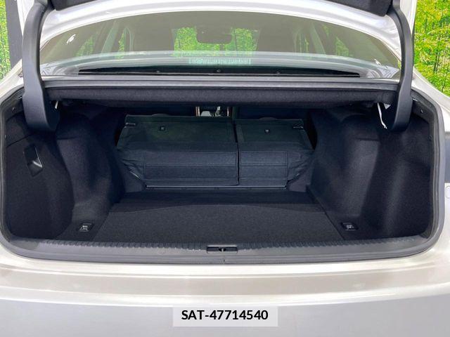 Lexus IS 2017-02 7725055-9
