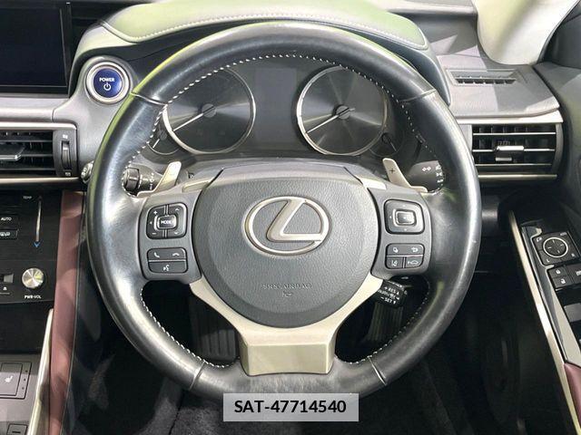 Lexus IS 2017-02 7725055-10