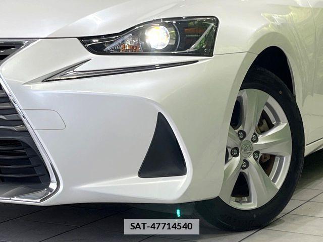 Lexus IS 2017-02 7725055-11