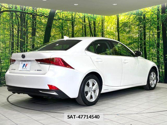 Lexus IS 2017-02 7725055-16