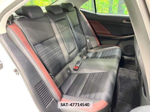 Lexus IS 2017-02 7725055-8