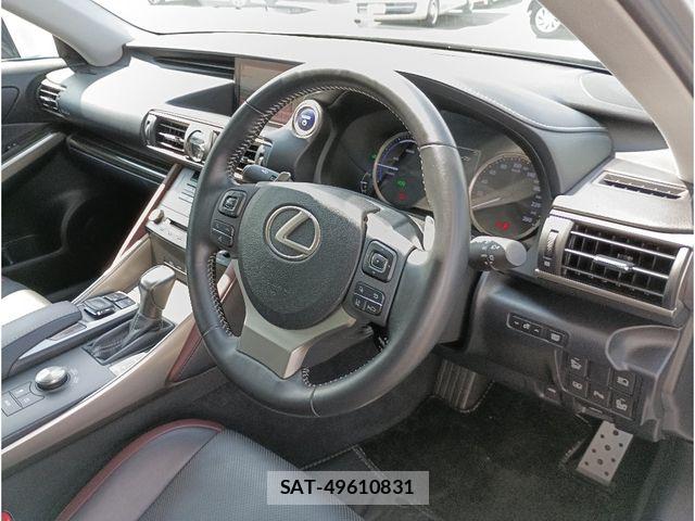 Lexus IS 2018-01 7786468-10
