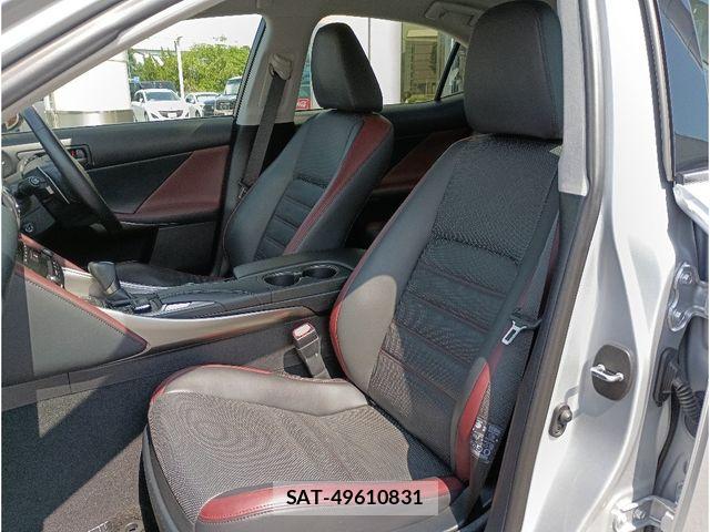 Lexus IS 2018-01 7786468-13