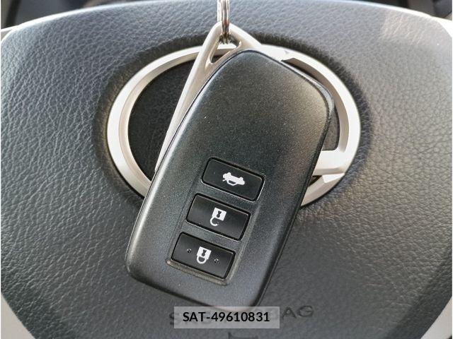 Lexus IS 2018-01 7786468-26