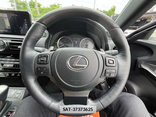 Lexus IS 2024-02 7786474-10