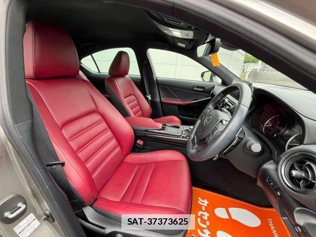 Lexus IS 2024-02 7786474-1