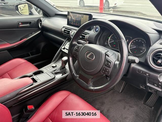 Lexus IS 2022-05 7786481-11