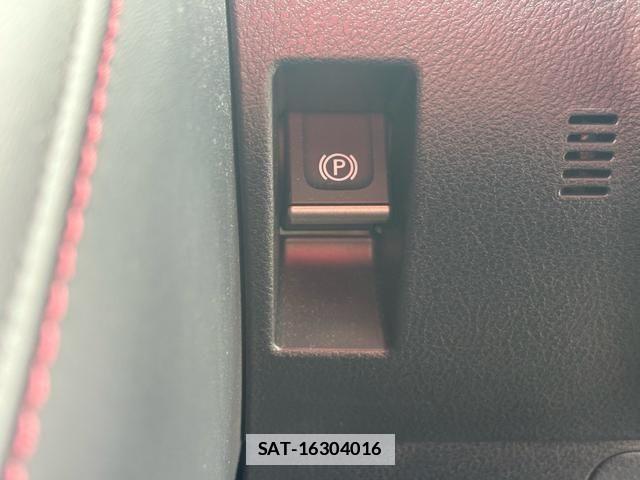 Lexus IS 2022-05 7786481-16