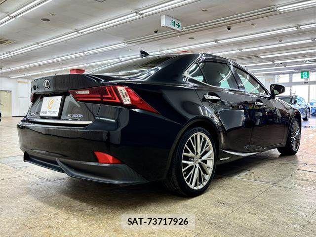 Lexus IS 2015-05 7786461-16