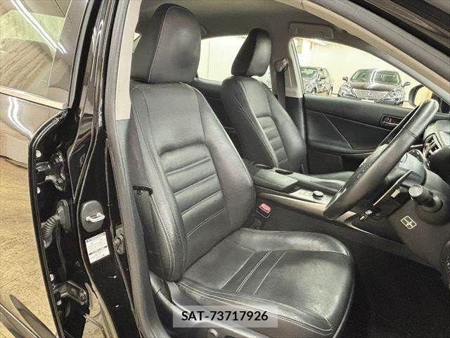 Lexus IS 2015-05 7786461-5