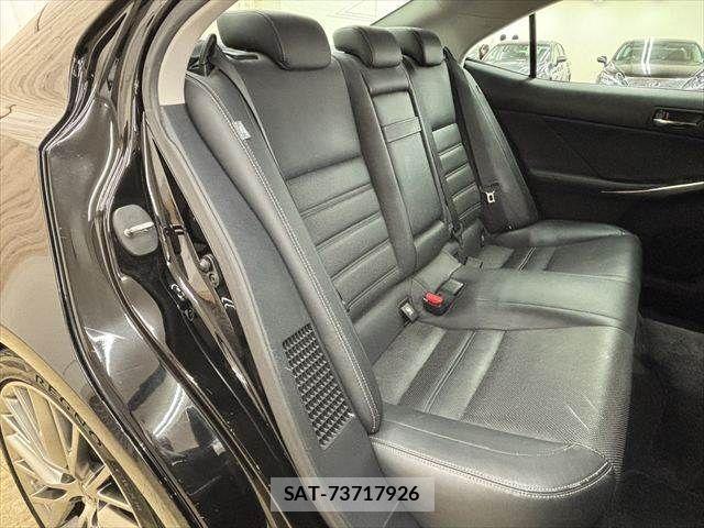 Lexus IS 2015-05 7786461-6