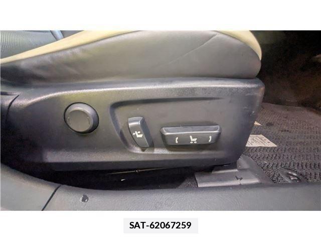 Lexus IS 2016-07 7786470-10