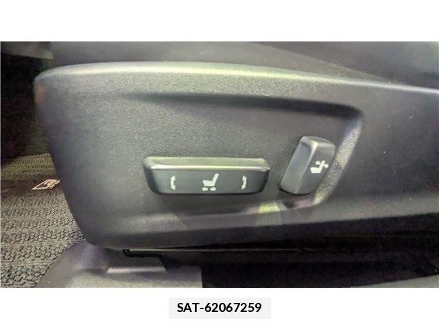 Lexus IS 2016-07 7786470-11
